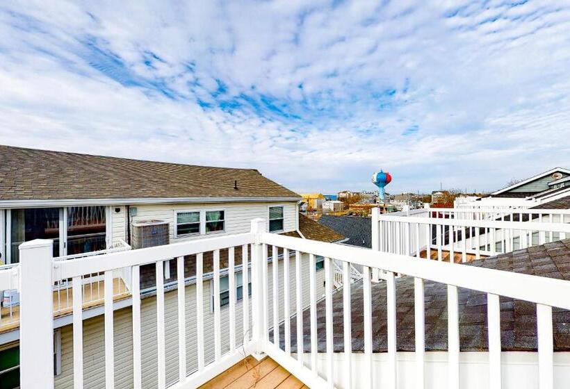 Отель Surfcrest 201