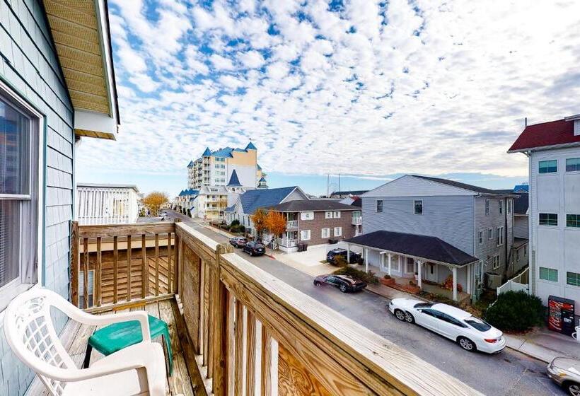 Отель Surfcrest 201