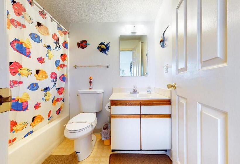 Отель Surfcrest 201