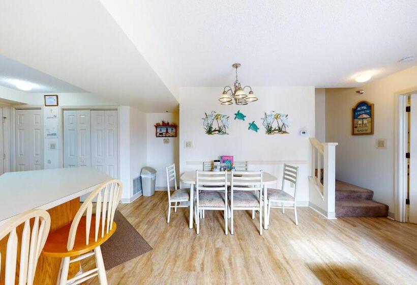 Отель Surfcrest 201