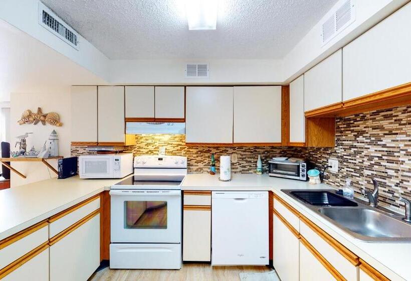 Отель Surfcrest 201