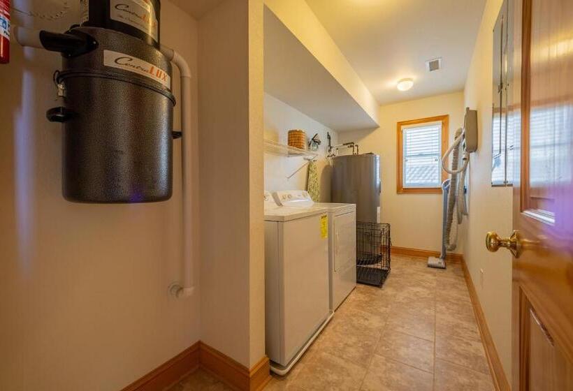 Otel Coastal Charm 220