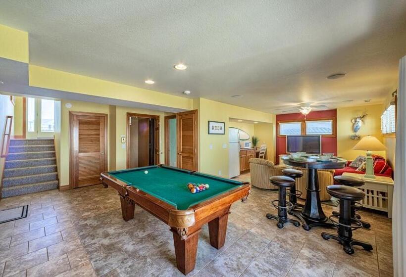 Otel Coastal Charm 220