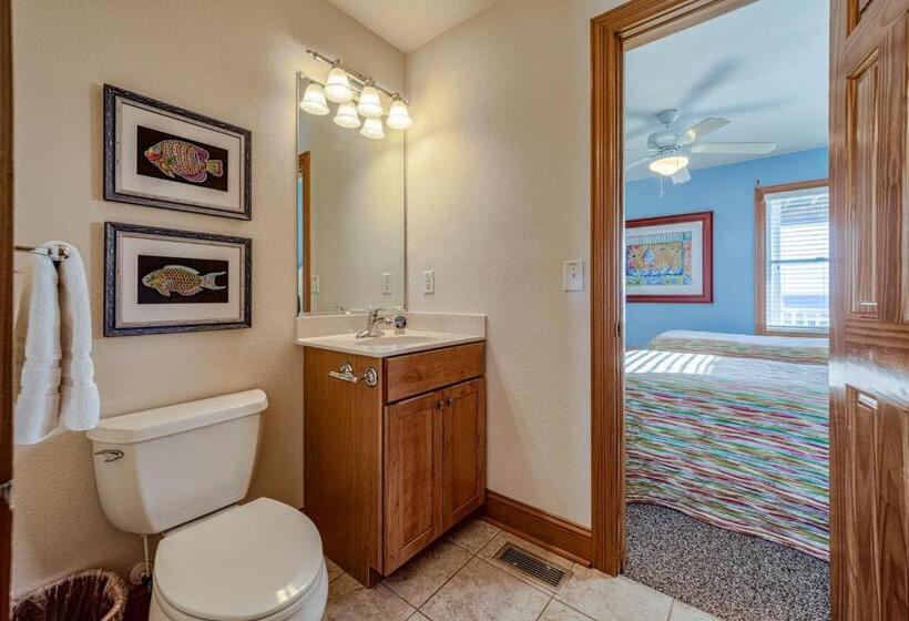 Otel Coastal Charm 220