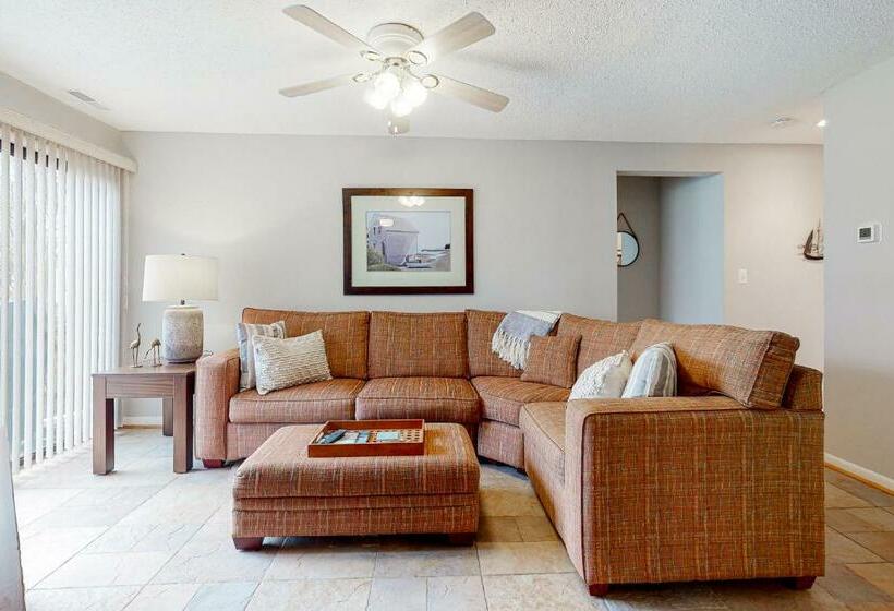 Szálloda East Of The Sun     39770 East Sun Dr #112