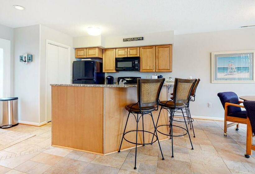 Szálloda East Of The Sun     39770 East Sun Dr #112