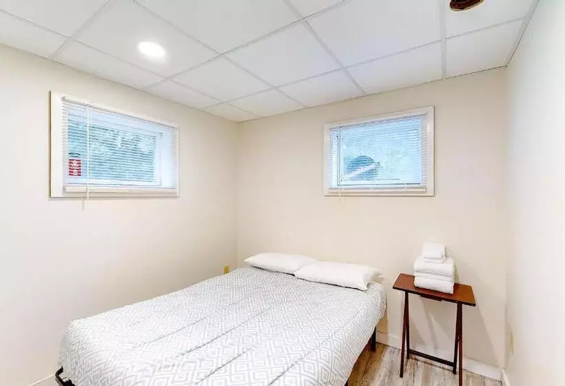 ホテル Modern Log Chalet   Lower Unit