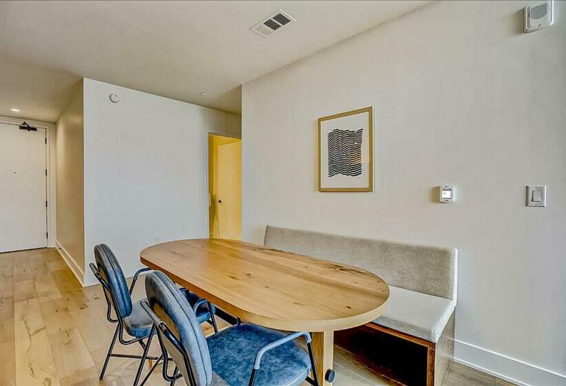 호텔 Natiivo Austin Viii