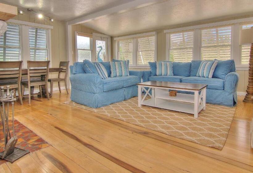 ホテル Seaspray Beach Cottage B