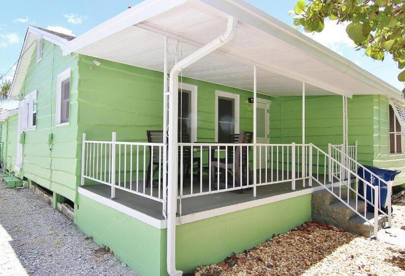 ホテル Seaspray Beach Cottage B