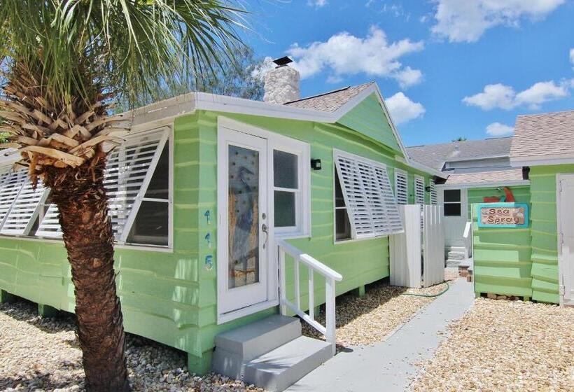 ホテル Seaspray Beach Cottage B