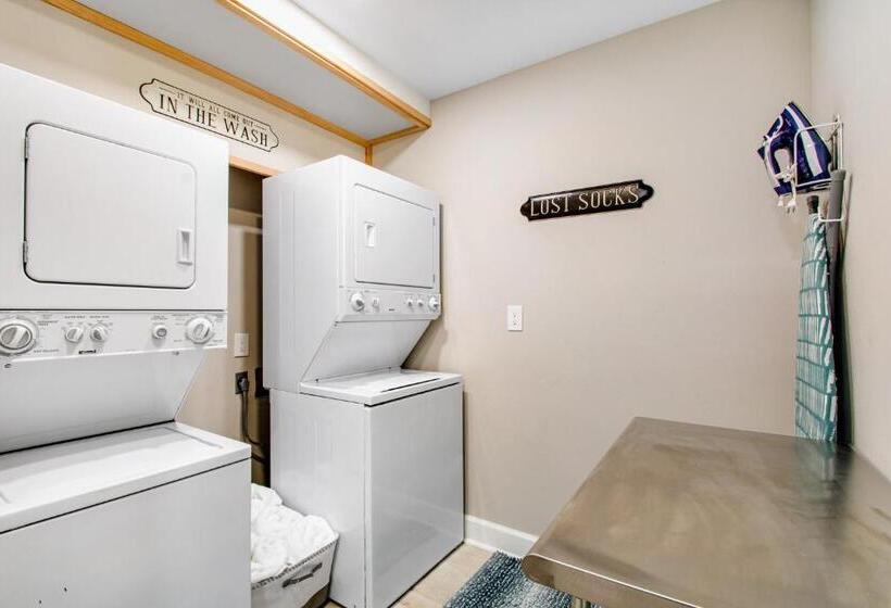 Port Angeles City View Loft