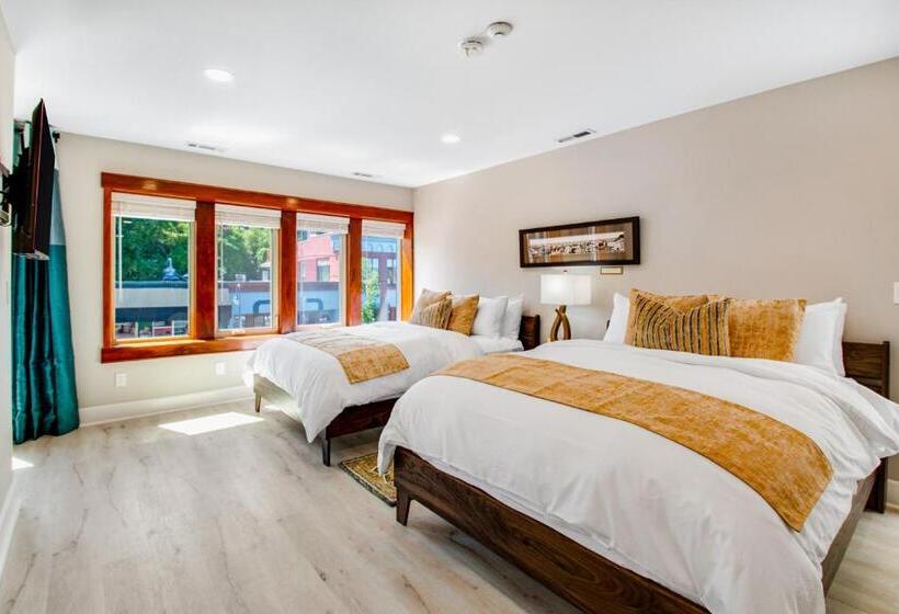 Port Angeles City View Loft