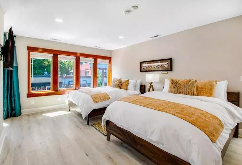 Port Angeles City View Loft