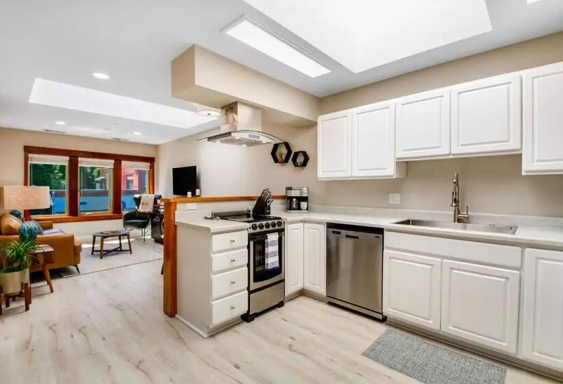 Port Angeles City View Loft