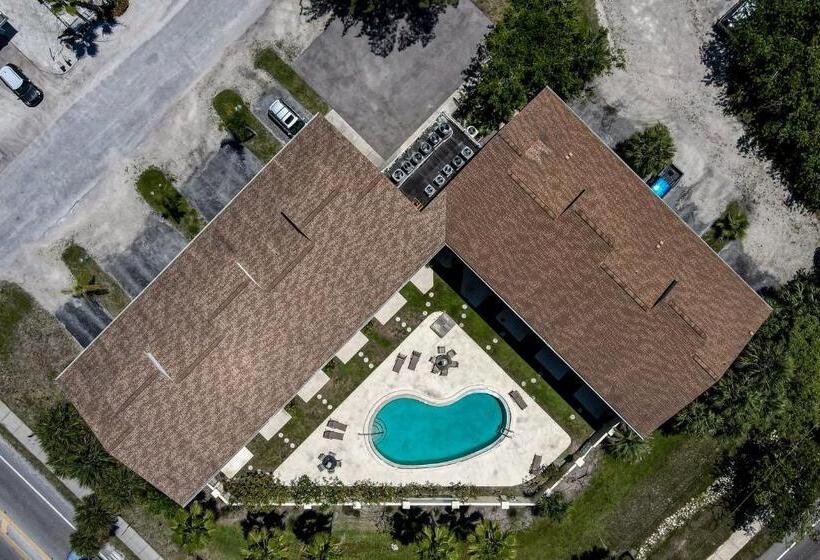 Отель Beach & Gulf Escape