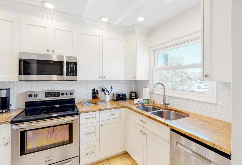 Отель Beach & Gulf Escape