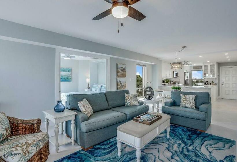 Hotel Canalside Charmer