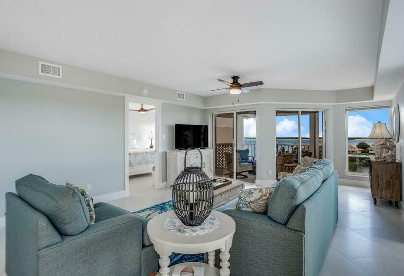 Hotel Canalside Charmer