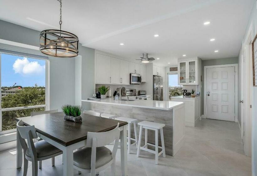 Hotel Canalside Charmer