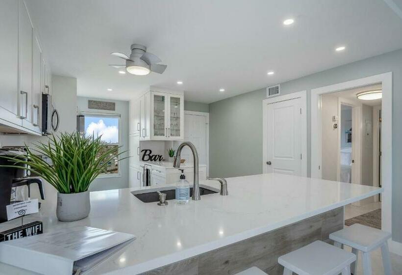 Hotel Canalside Charmer