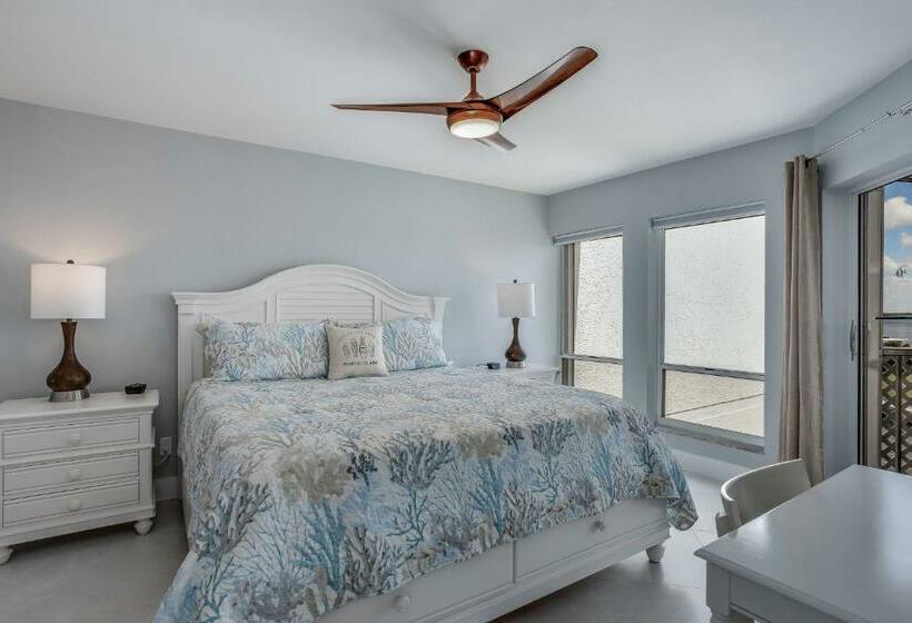 Hotel Canalside Charmer