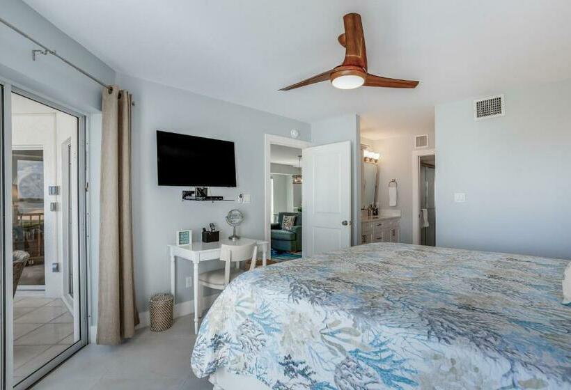 Hotel Canalside Charmer