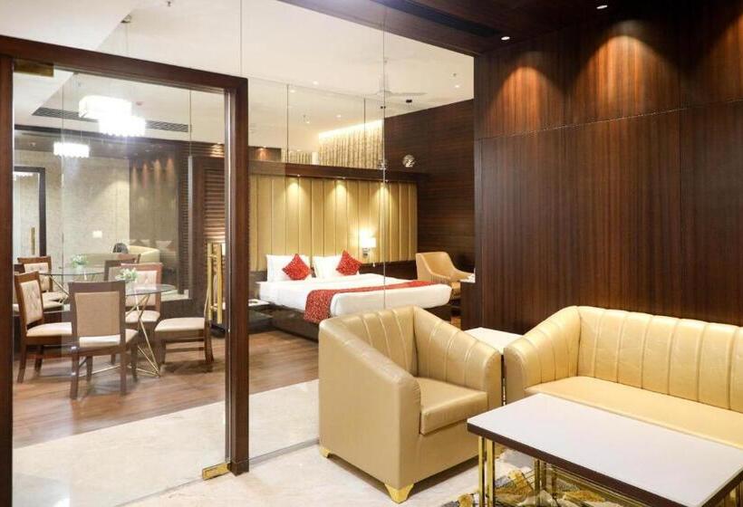 ホテル Gurudev Grand