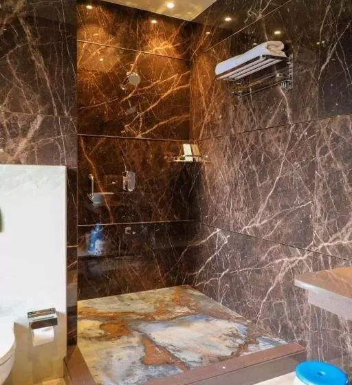 Hotelli Gurudev Grand