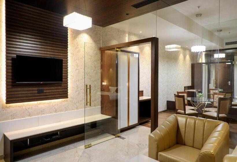 ホテル Gurudev Grand