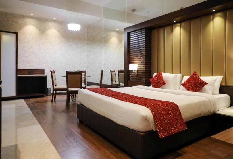 ホテル Gurudev Grand