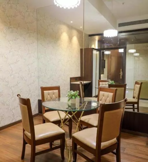 Hotelli Gurudev Grand