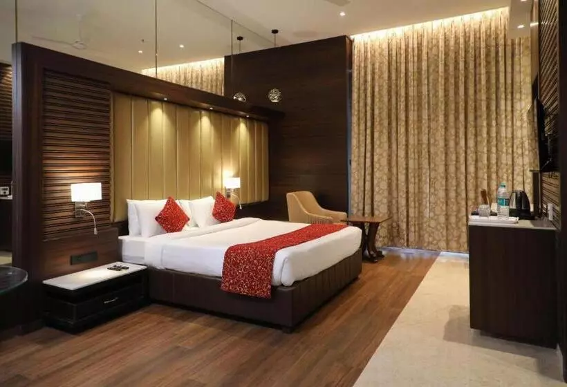 Hotelli Gurudev Grand