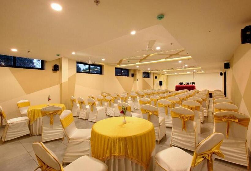 فندق Veliyil Castles