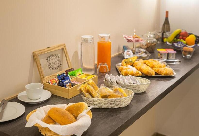 پانسیون Coresi Rooms