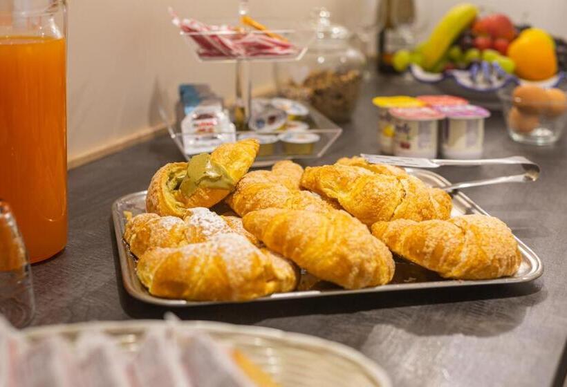 پانسیون Coresi Rooms