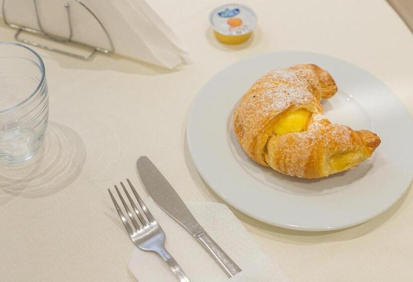 پانسیون Coresi Rooms