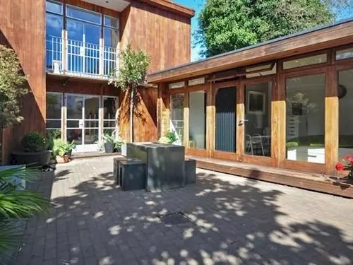 تختخواب و صبحانه The Arthouse