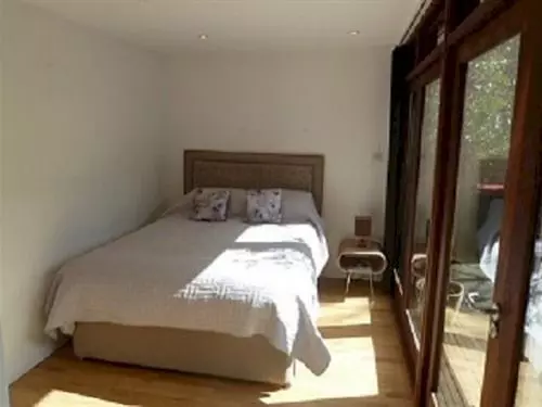 تختخواب و صبحانه The Arthouse