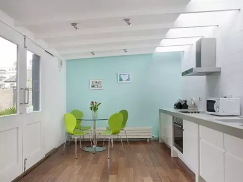 تختخواب و صبحانه The Arthouse