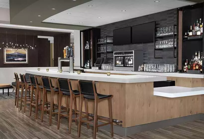 Отель Embassy Suites Portland/hillsboro, Oregon