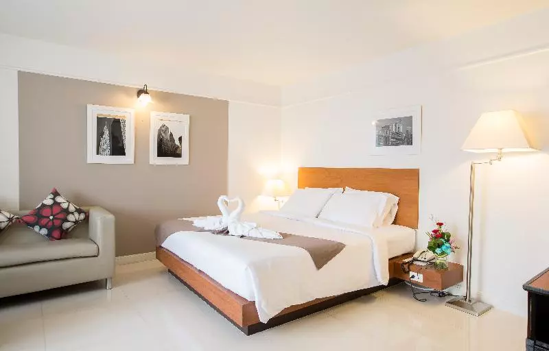 Flipper House Hotel   Sha Extra Plus