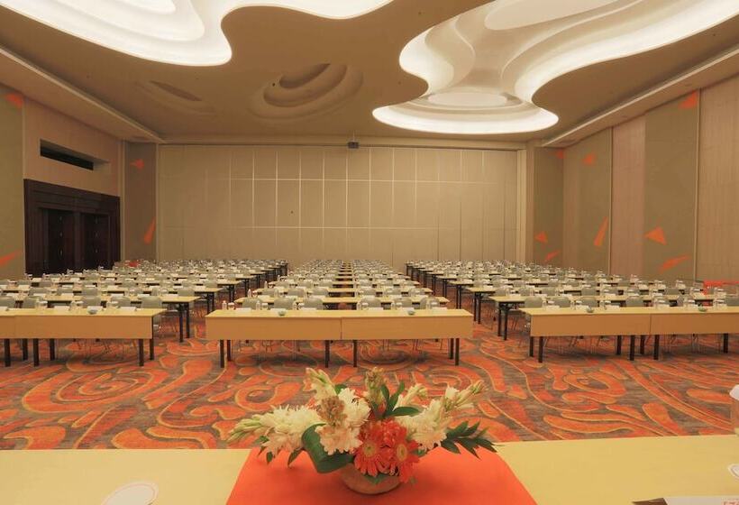 Harris Hotel & Conventions Ciumbuleuit   Bandung