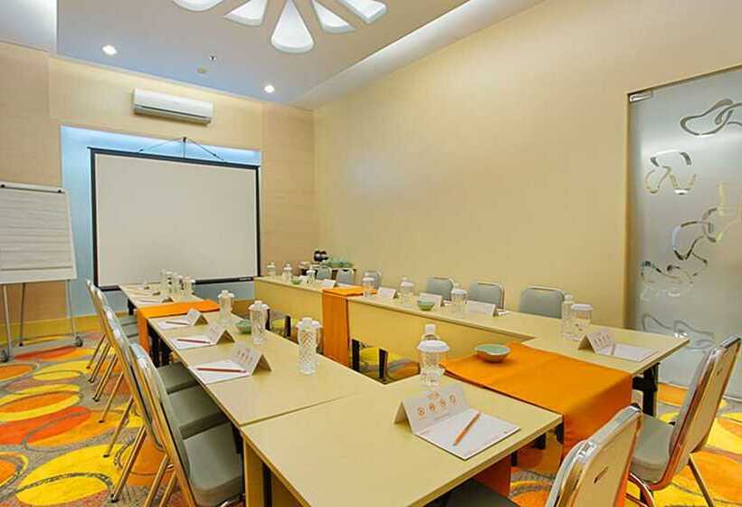 Harris Hotel & Conventions Ciumbuleuit   Bandung