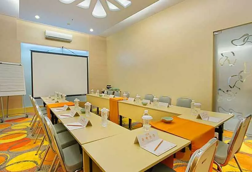 Harris Hotel & Conventions Ciumbuleuit Bandung
