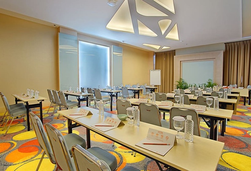 Harris Hotel & Conventions Ciumbuleuit   Bandung