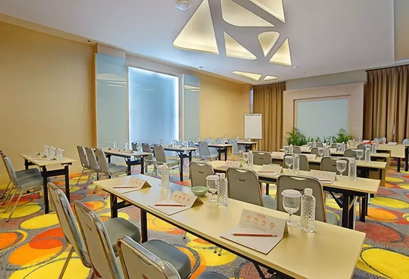 Harris Hotel & Conventions Ciumbuleuit Bandung