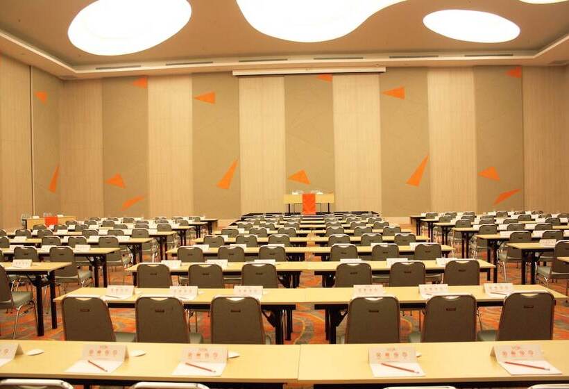 Harris Hotel & Conventions Ciumbuleuit   Bandung