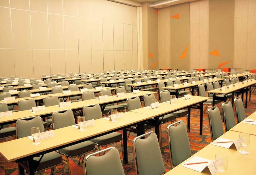 Harris Hotel & Conventions Ciumbuleuit   Bandung