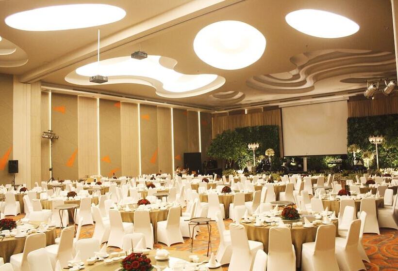 Harris Hotel & Conventions Ciumbuleuit   Bandung